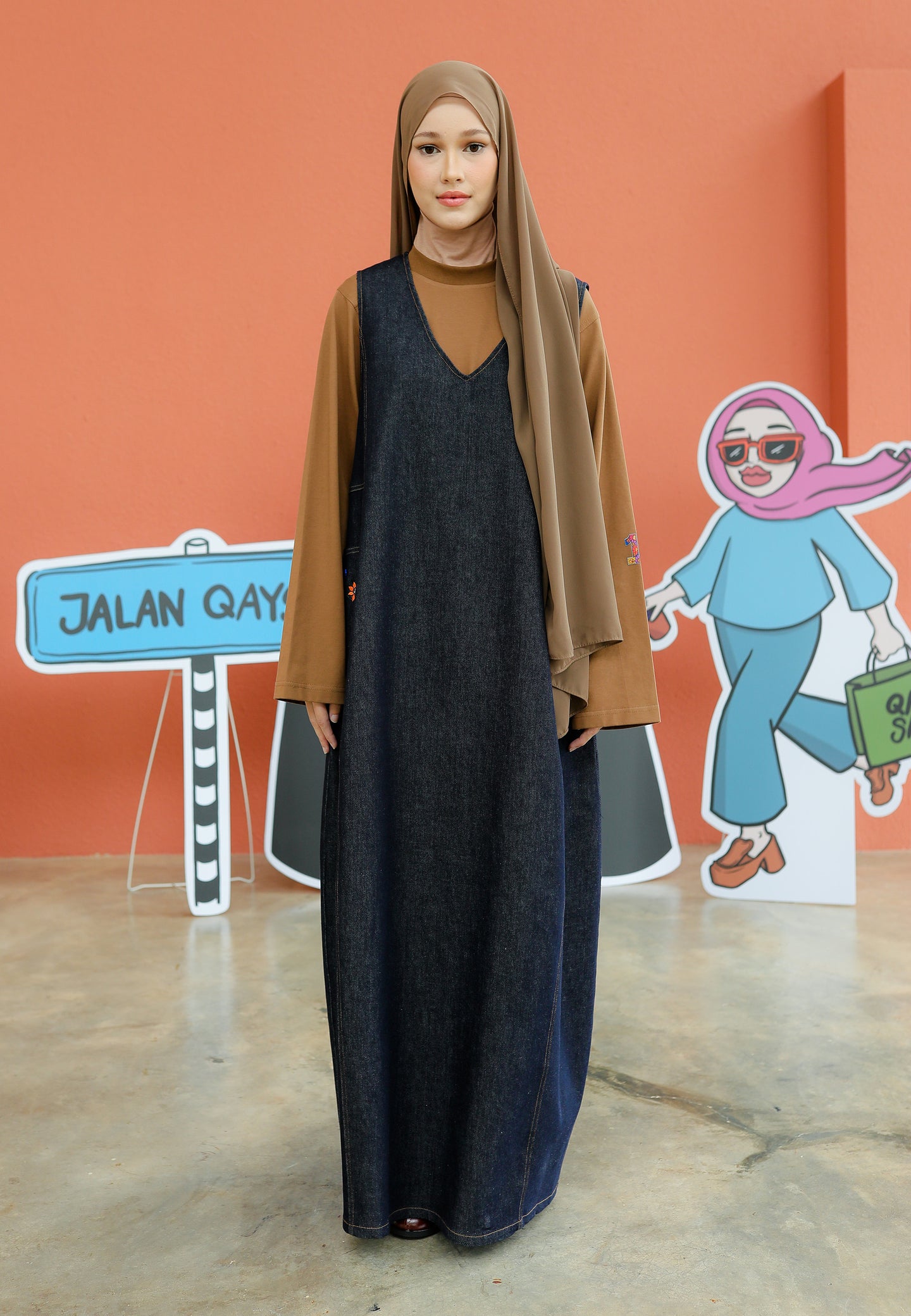 Bunga-Bunga Pinafore (Blue-Black)