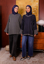 Load image into Gallery viewer, Bazla Reversible Top (Dark Blue)