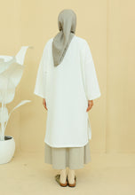 Load image into Gallery viewer, Ibna Printed Tunic (White Waffle)