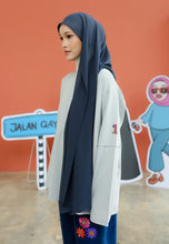 Load image into Gallery viewer, Tak Qaysaa Mana T-Shirt (Soft Grey)