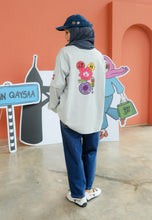 Load image into Gallery viewer, Tak Qaysaa Mana T-Shirt (Soft Grey)