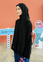 Load image into Gallery viewer, Tak Qaysaa Mana T-Shirt (Black)