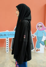 Load image into Gallery viewer, Tak Qaysaa Mana T-Shirt (Black)