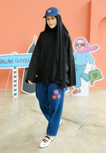 Load image into Gallery viewer, Tak Qaysaa Mana T-Shirt (Black)