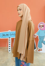 Load image into Gallery viewer, Tak Qaysaa Mana T-Shirt (Dark Brown)