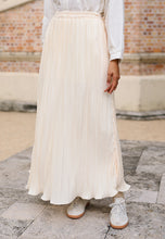 Load image into Gallery viewer, Tyesha Pleated Skirt (Milky Cream)