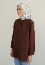 Load image into Gallery viewer, Hessa Linen Top (Dark Choco)