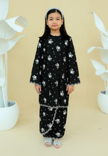 Load image into Gallery viewer, Akrab Girl (Black)