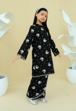 Load image into Gallery viewer, Akrab Girl (Black)