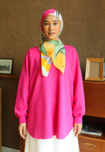 Load image into Gallery viewer, Zoe Curved T-Shirt (Hot Pink)