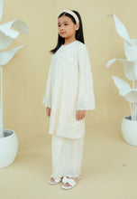 Load image into Gallery viewer, Akrab Girl (White)