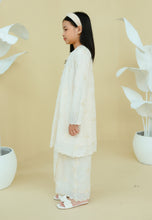 Load image into Gallery viewer, Akrab Girl (White)