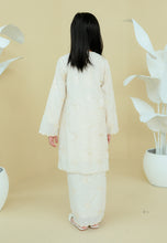 Load image into Gallery viewer, Akrab Girl (White)