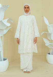 Akrab Kurung (White)