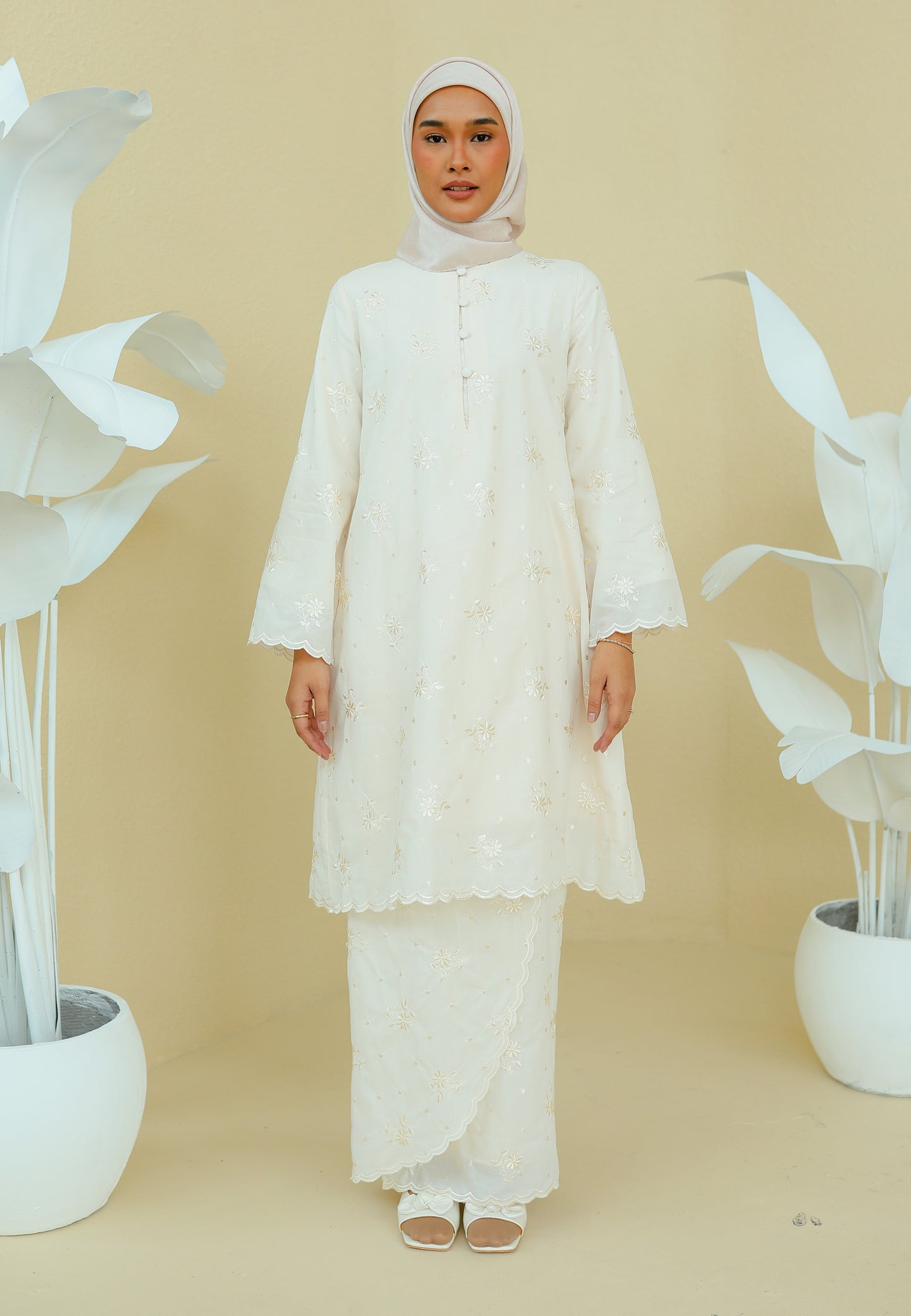 Akrab Kurung (Cream)