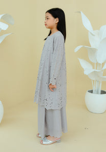 Rapat Girl (Soft Grey)