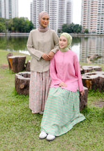 Load image into Gallery viewer, Senna Linen Top (Taupe)