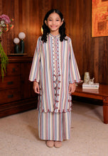 Load image into Gallery viewer, Seri Ayu Girl (Maroon)