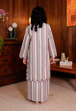 Load image into Gallery viewer, Seri Ayu Girl (Maroon)