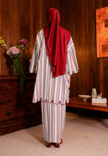 Load image into Gallery viewer, Seri Ayu Kurung (Maroon)