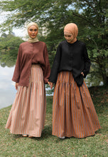 Load image into Gallery viewer, Senna Linen Top (Dark Choco)