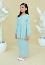 Load image into Gallery viewer, Utuh Girl (Tiffany Blue)