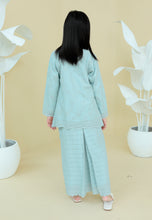 Load image into Gallery viewer, Utuh Girl (Tiffany Blue)