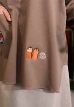 Load image into Gallery viewer, Bora Cat T-shirt (Taupe)