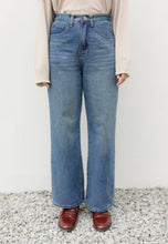 Load image into Gallery viewer, Xena Wide Jeans (Washed Greenish Blue)