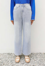 Load image into Gallery viewer, Xena Wide Jeans (Washed Light Blue)