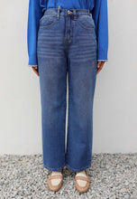 Load image into Gallery viewer, Xena Wide Jeans (Blue)