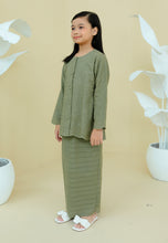 Load image into Gallery viewer, Utuh Girl (Moss Green)