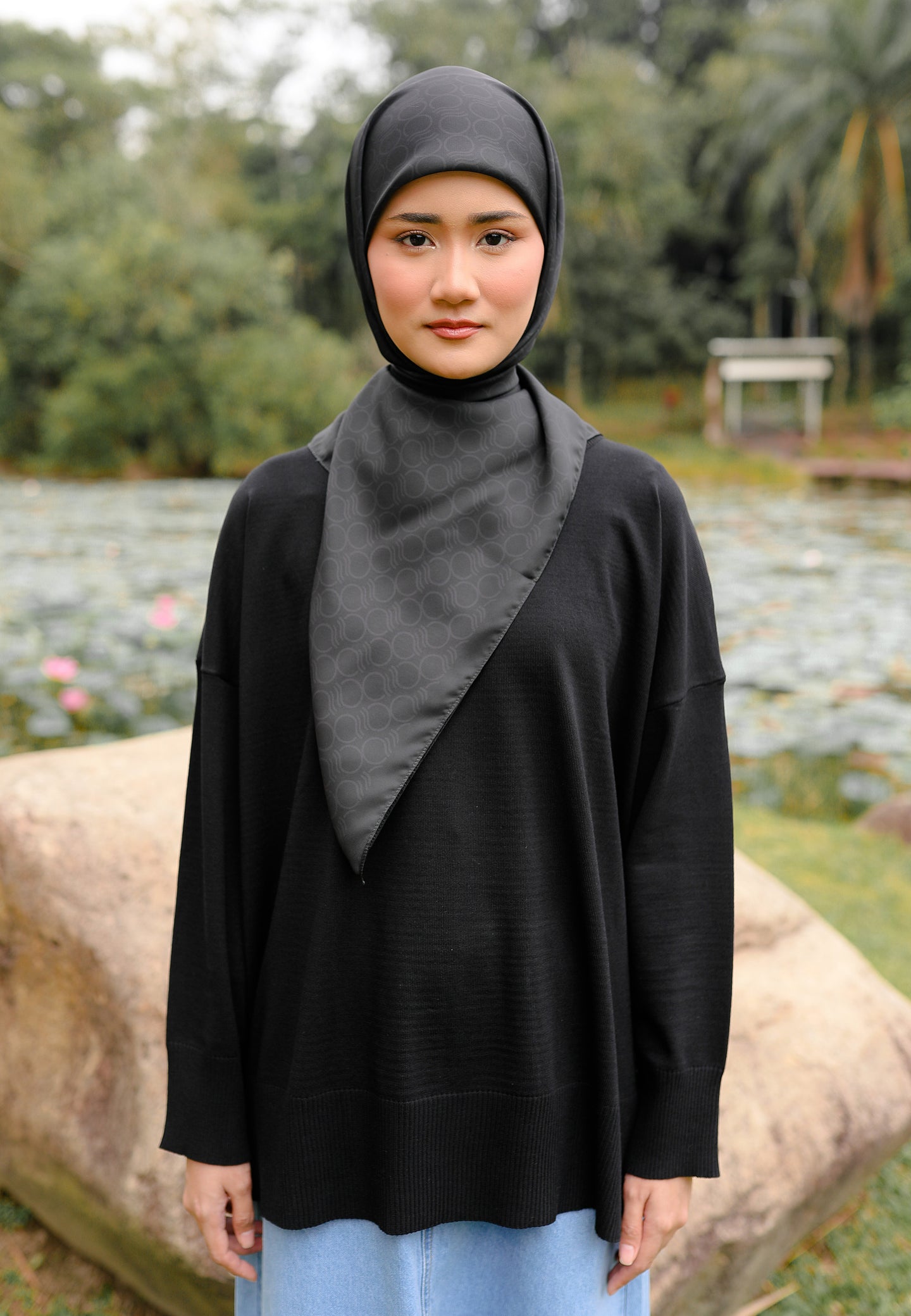 Areea Plain Knitwear (Black)