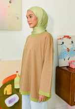 Load image into Gallery viewer, Zada Reversible T-shirt (Apple Green)