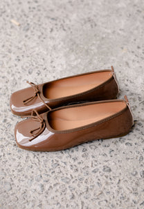 Beau Ballerina Pump (Coffee)