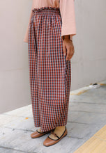 Load image into Gallery viewer, Vega Barrel Pants (Caramel Brown)