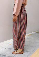Load image into Gallery viewer, Vega Barrel Pants (Caramel Brown)