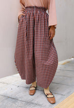 Load image into Gallery viewer, Vega Barrel Pants (Caramel Brown)
