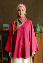 Load image into Gallery viewer, Senna Linen Top (Red Chili)
