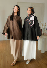 Load image into Gallery viewer, Senna Linen Top (Espresso)