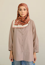 Load image into Gallery viewer, Hessa Linen Top (Taupe)