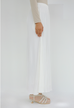 Load image into Gallery viewer, Tyesha Pleated Skirt (White)