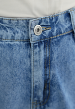 Load image into Gallery viewer, Mom Jeans (Washed Blue)