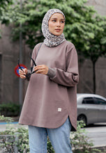Load image into Gallery viewer, Zoe Curved T-Shirt (Taupe)