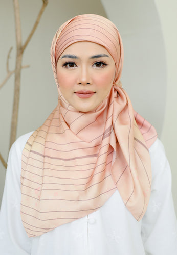 Qaseh Square Hijab (Peach)