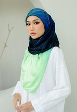 Load image into Gallery viewer, Qaseh Square Hijab (Black Green)