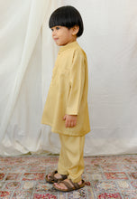 Load image into Gallery viewer, Tulip Boy ( Yellow )