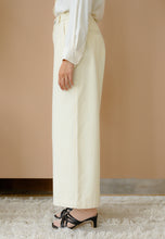 Load image into Gallery viewer, Laura Culottes Jeans (Cream)