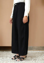 Load image into Gallery viewer, Laura Culottes Jeans (Black)