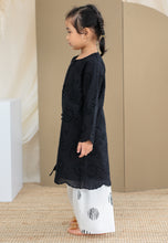 Load image into Gallery viewer, Suria Girl (Black)
